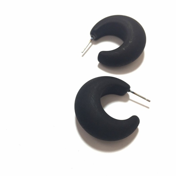 vintage lucite snail shell hoops Earrings Black - Picture 2 of 5
